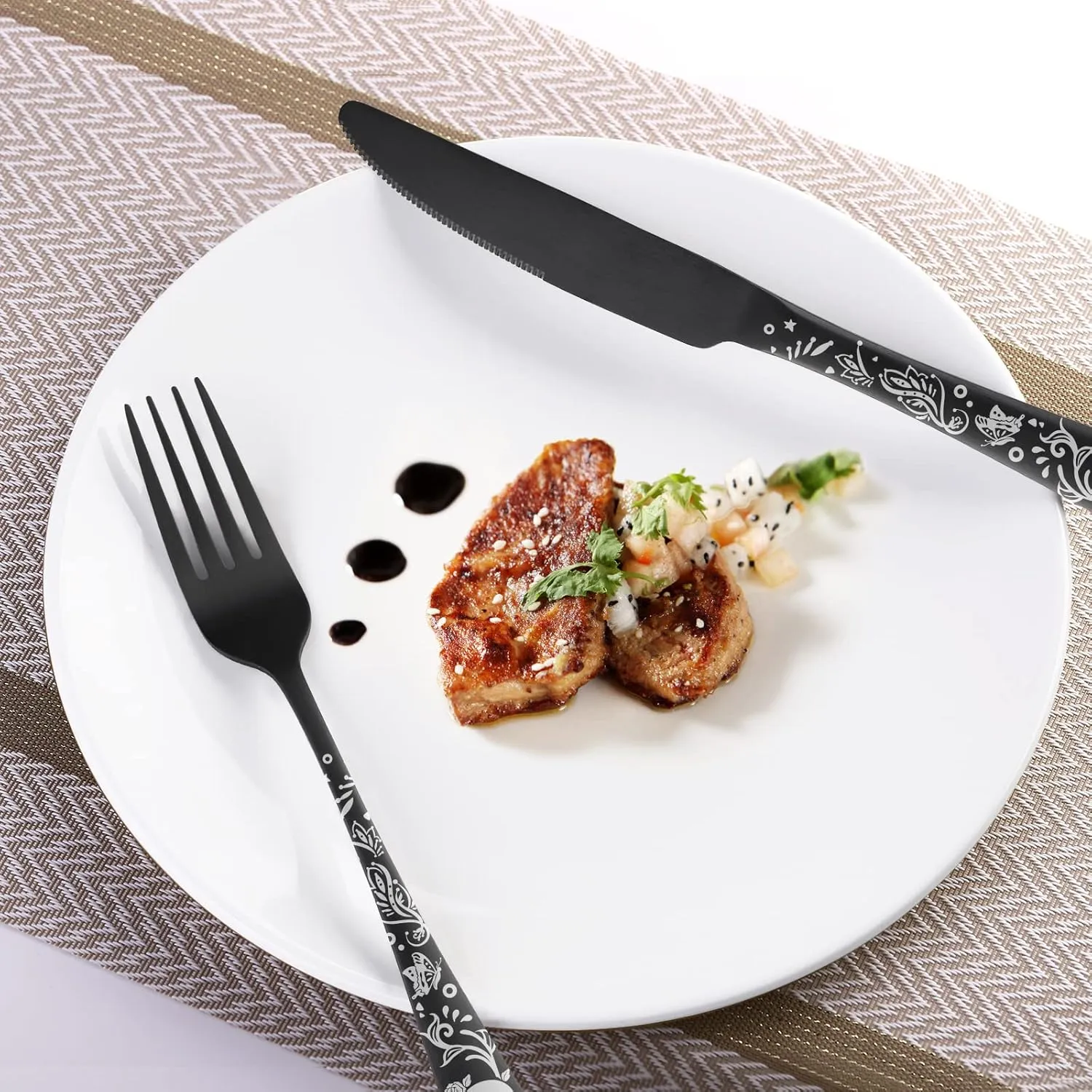 40 Piece Skull Pattern Matte Silverware Set for 8, Black Flatware set Service for 8,Gothic Unique Skull Pattern Design,18/0 Stainless,Satin Finish Cutlery for 8,Dishwasher Safe