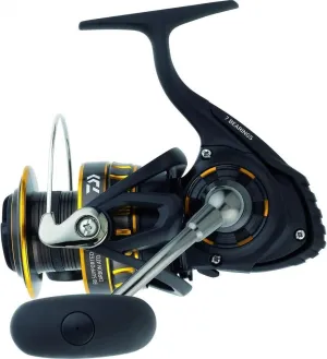 Daiwa BG2500 BG Saltwater Spinning Reel, 2500, 5.6: 1 Gear Ratio, 6 1 Bearings, 33.20" Retrieve Rate, 13.20 lb Max Drag,Black/gold