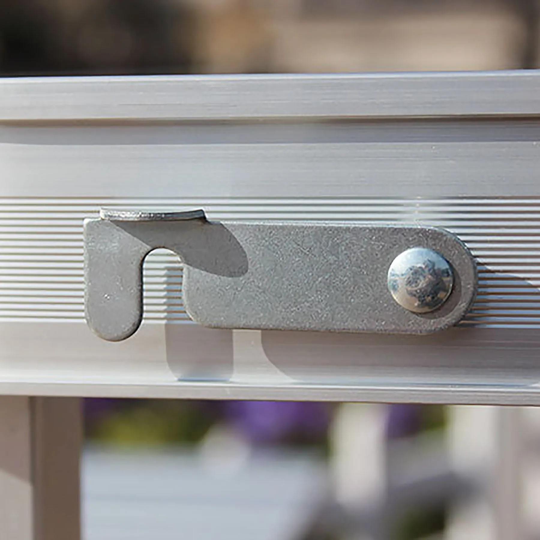 Folding table