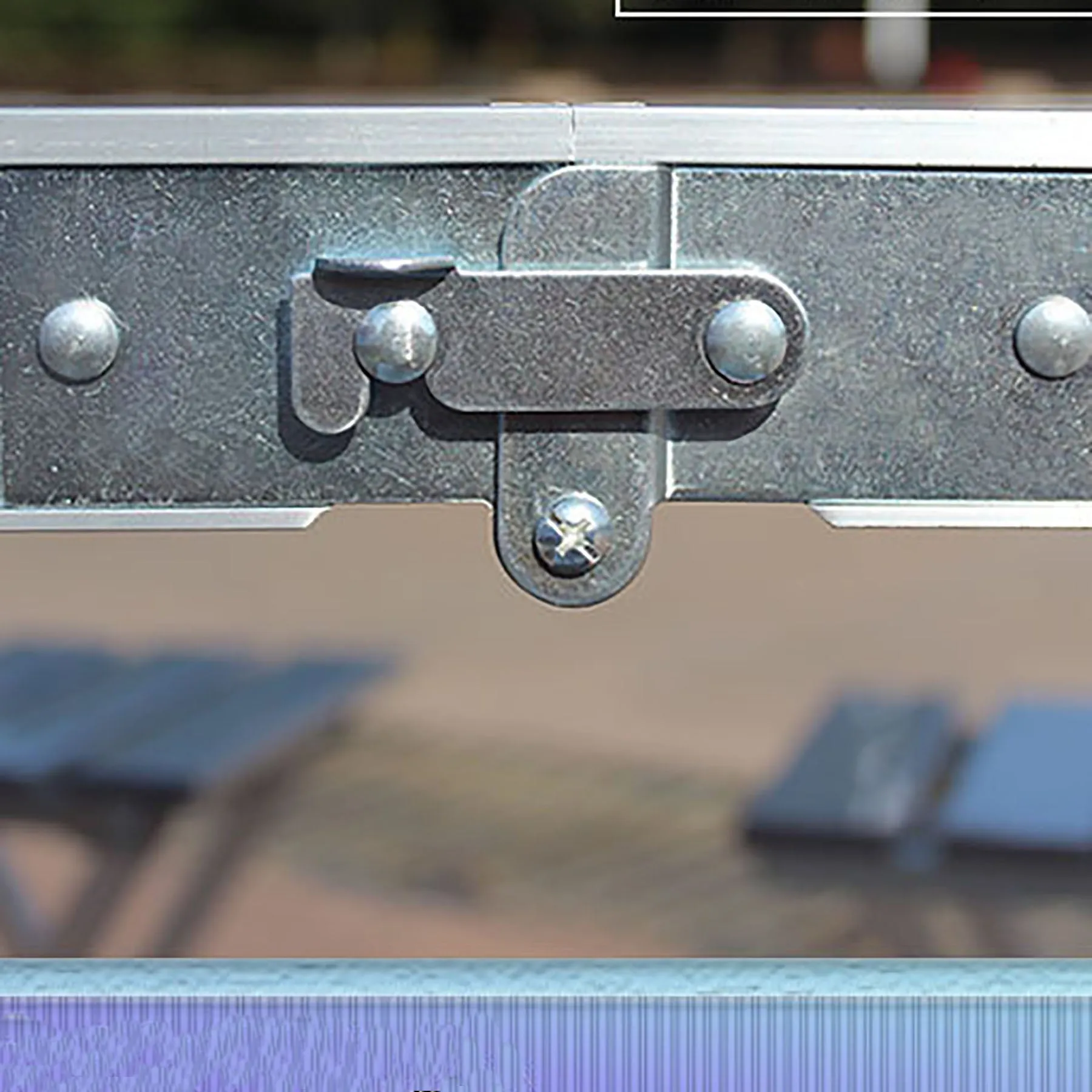 Folding table