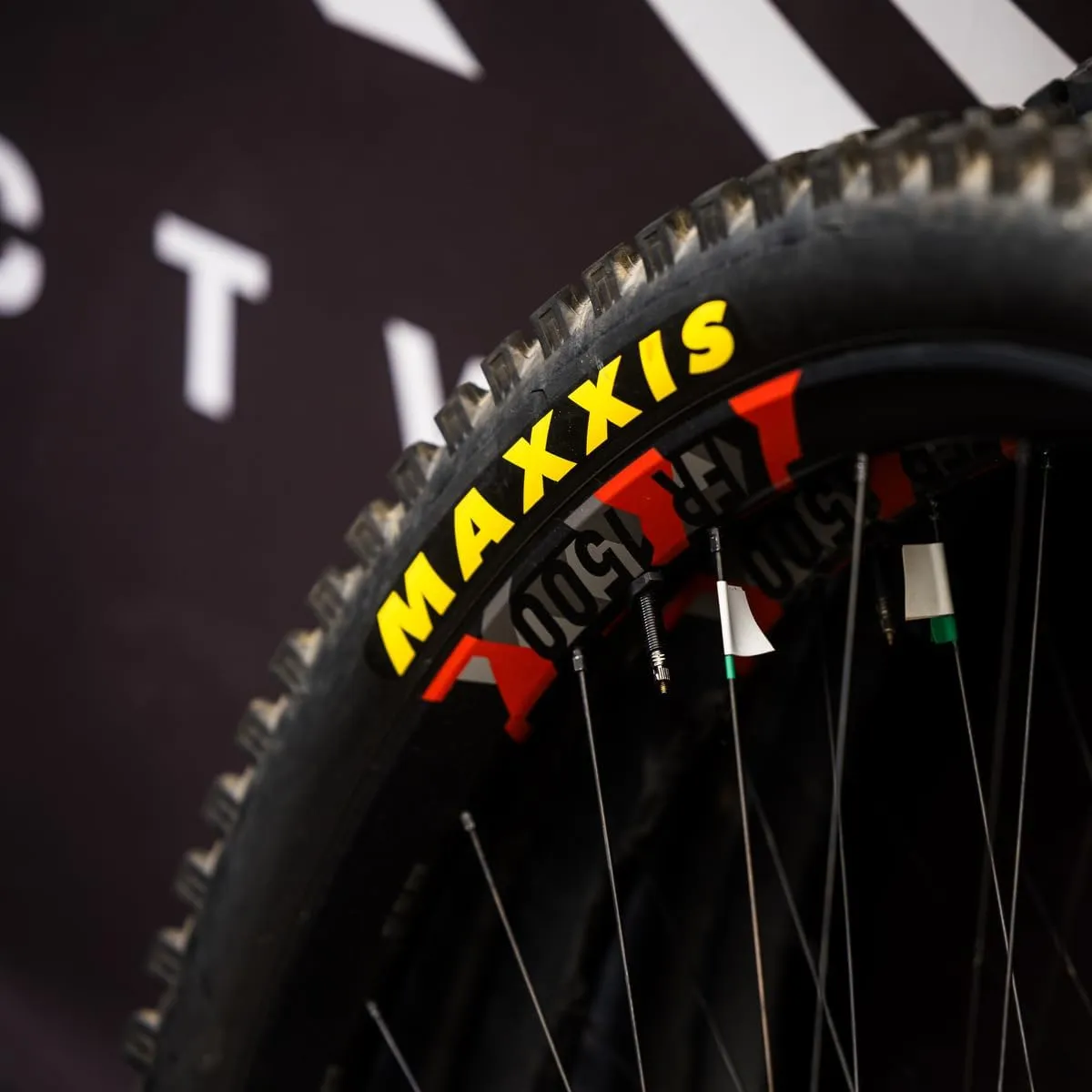 MAXXIS Minion DHF - 3C MaxxGrip - 27.5, 29 - DH, EXO, DD, EXO  - E50 Rating, Tubeless | Gold Standard of Gravity Focused Tread