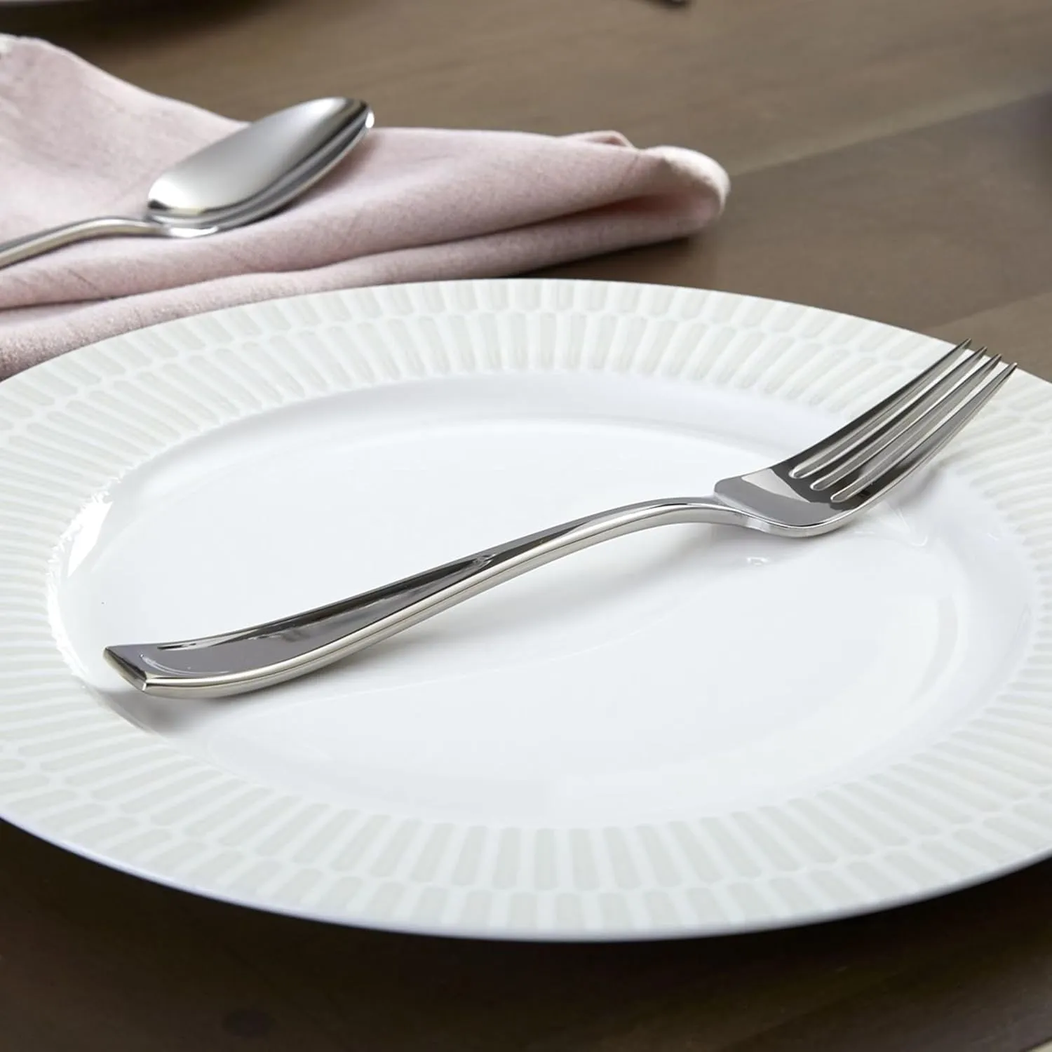 Oneida T711065DL20 Moda 65 Piece Fine Flatware Set, Service for 12