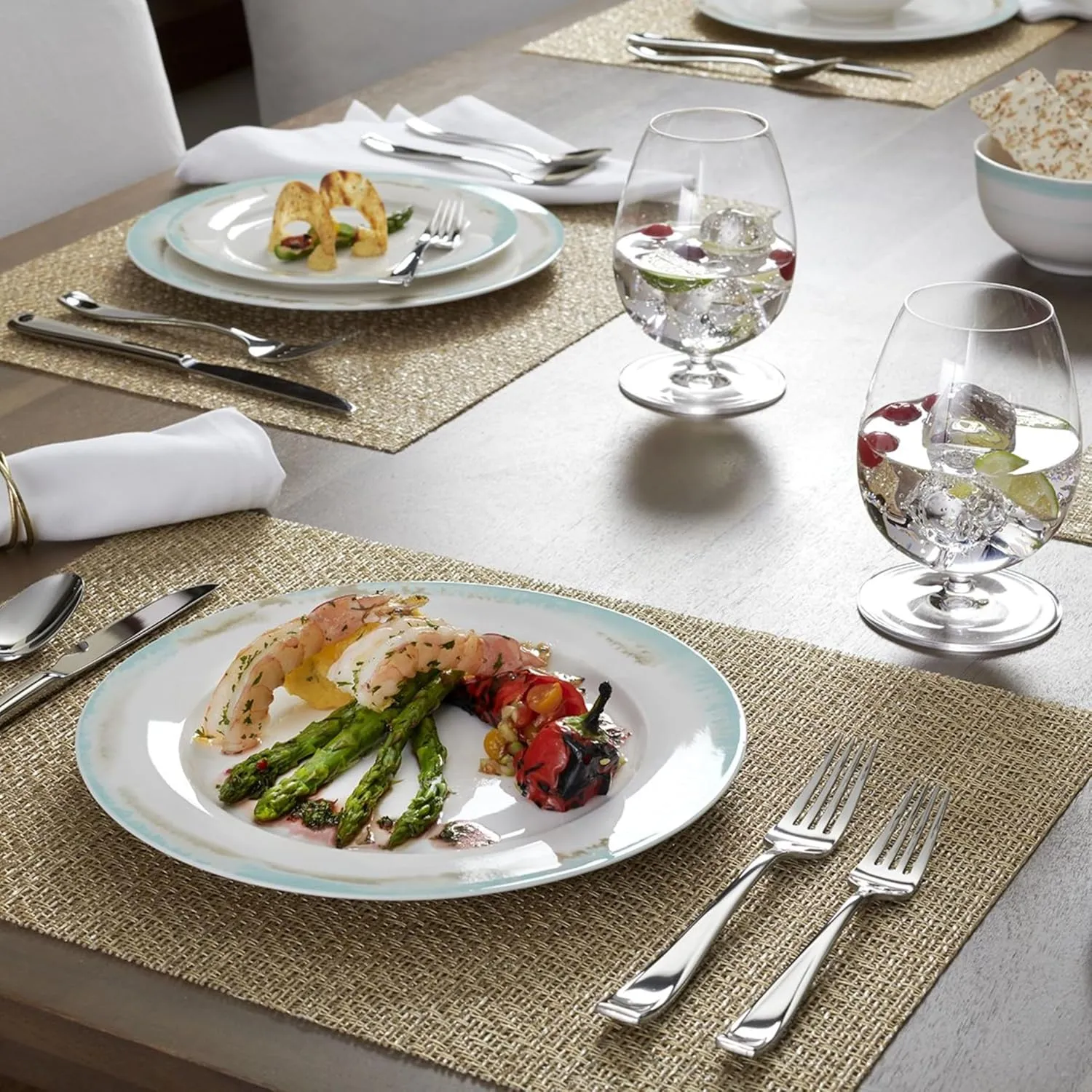 Oneida T711065DL20 Moda 65 Piece Fine Flatware Set, Service for 12