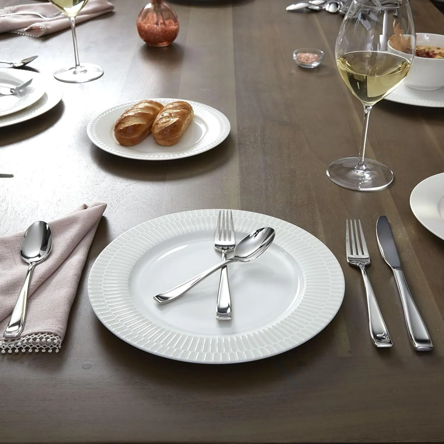 Oneida T711065DL20 Moda 65 Piece Fine Flatware Set, Service for 12