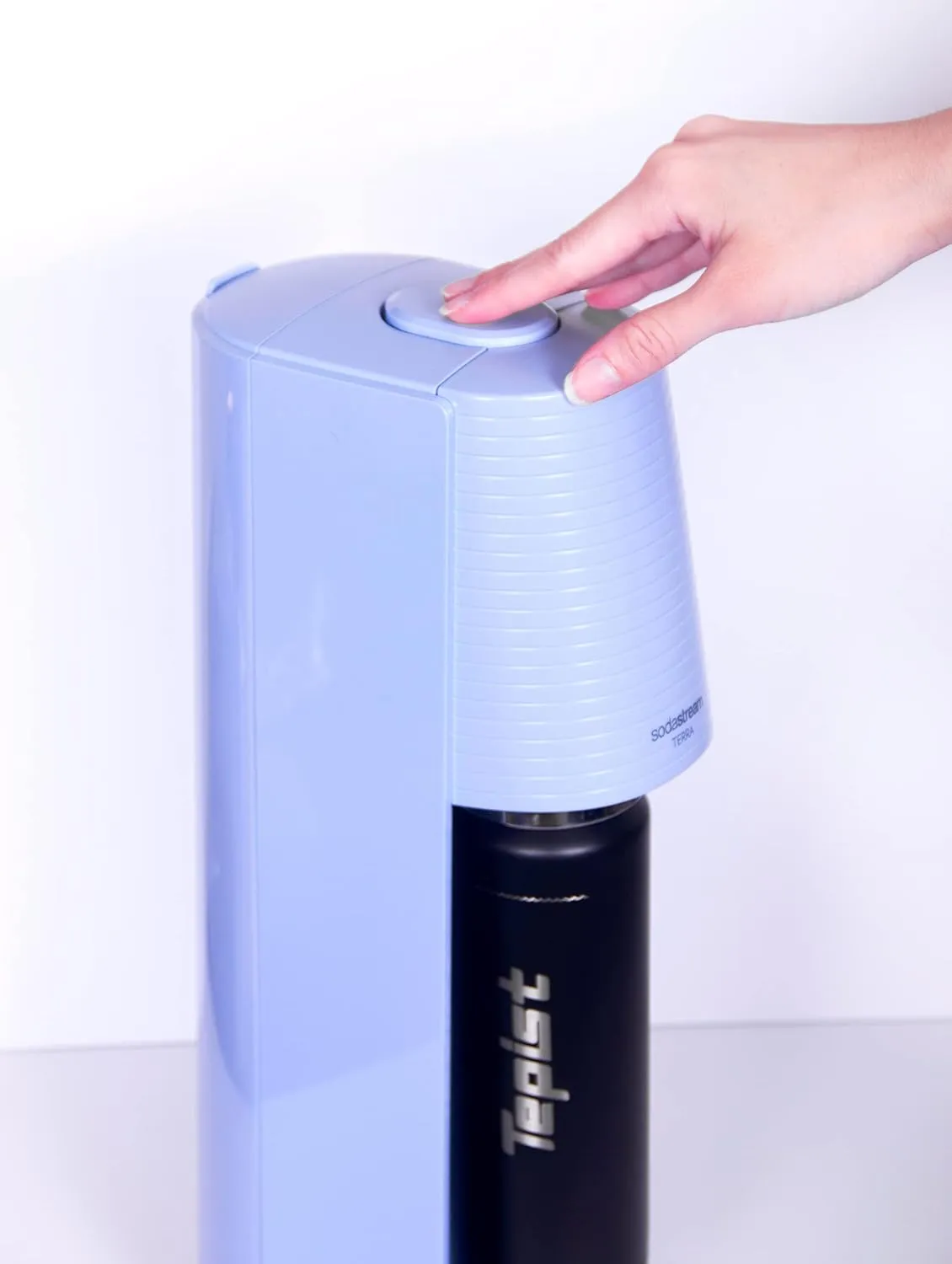 TwentyO 20oz Stainless Steel Bottle Compatible with Sodastream Machines | Powder Coated Black | Vacuum Sealed | Double Walled | Leak-Proof | Easy to Carry | Reusable Bottle